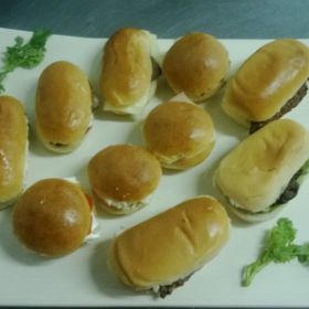 Banquetera santiago brochetas empanaditas minichurrascos